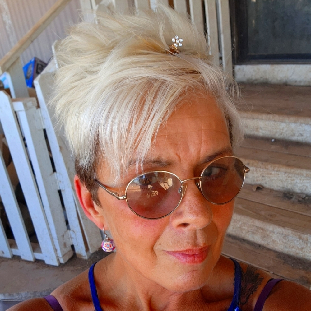 Meet your Posher, Taunya